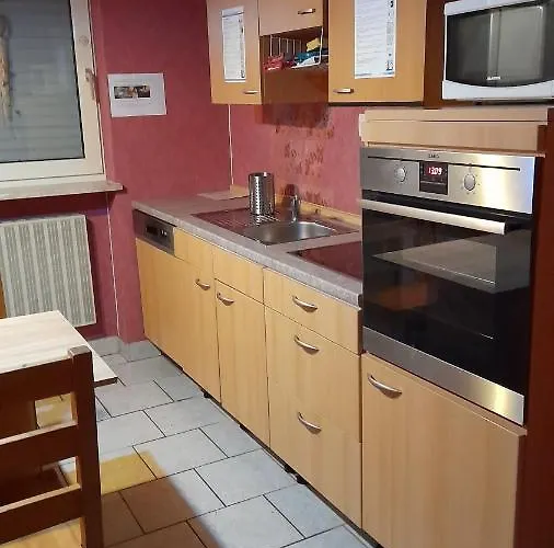 Monteurunterkunft Haus Barbara * Пирмазенс